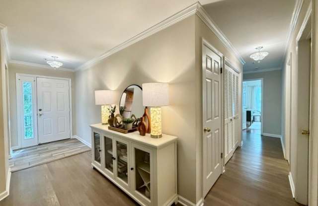 629 Fairfax Dr Gallery 2