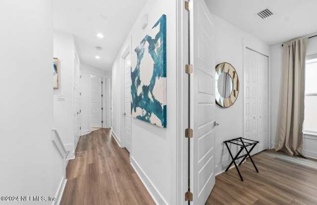 2107 GORDEN Avenue Gallery 4