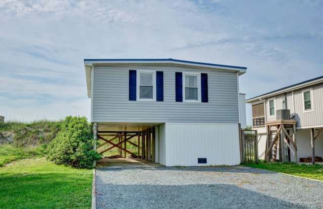 2 Bedroom, Pet Friendly, Ocean View Cottage with Elevated Deck- Off Season Rental Gallery 1