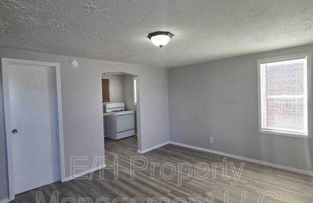 938 North Broadway Avenue photos photos