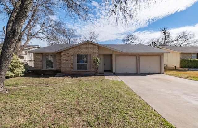 4 Bedroom, 2 Bath Home in Round Rock w/ Short Commute to IH-35 - 815 Pack Saddle Pass, Round Rock, TX 78681 4 Bedroom, 2 Bath Home in Round Rock w/ Short Commute to IH-35 - 815 Pack Saddle Pass, Round Rock, TX 78681