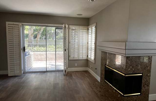 Downstairs 2 bed 2.5 bath unit in MV! Gallery 4