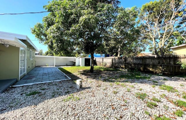 67 Tortuga Rd - 67 Tortuga Road, Palm Springs, FL 33461