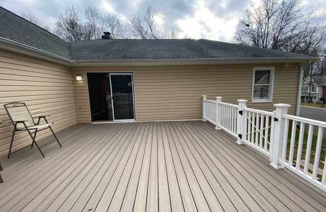 Room in 3 Bedroom Home at Hathshire Dr Gallery 3