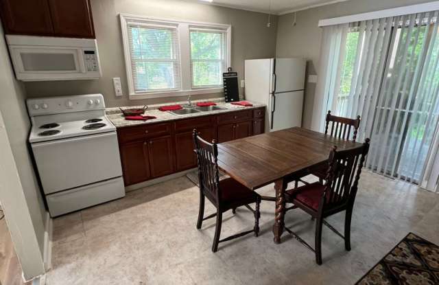 2 Bed House! COMING SOON! DEPOSIT-FREE Renting option thru OBLIGO! Deposit Alternative available - 1007 South Church Street, Gastonia, NC 28054