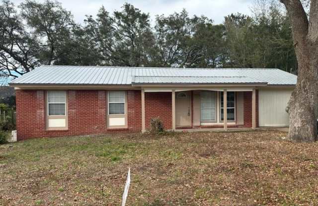 Beautiful fully remodeled home! - 207 22nd Street, Niceville, FL 32578