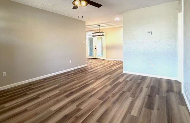 6710 SW Embassy Cir - AVAILABLE NOW! Gallery 3