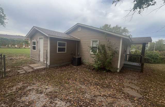 Adorable 2 Bedroom 1 Bathroom Home!! Gallery 3