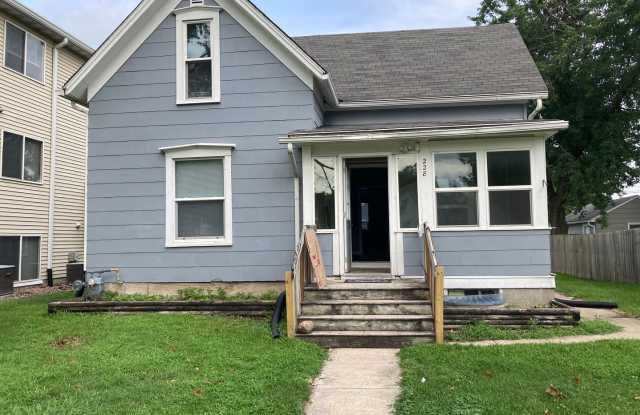 Downtown Ames 3-Bedroom Furnished Home - 228 South Kellogg Avenue, Ames, IA 50010