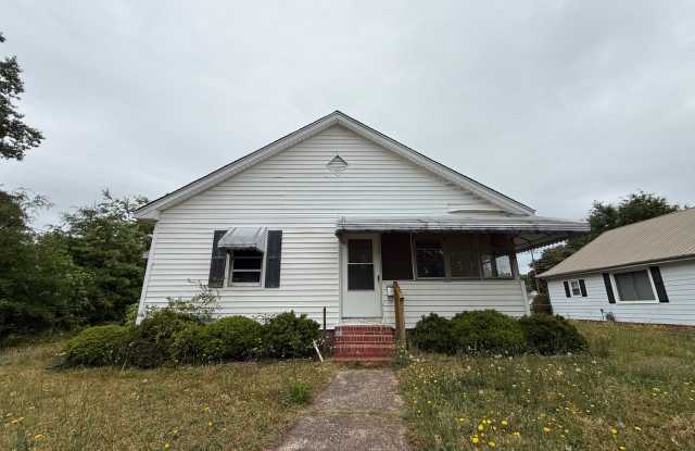 Three Bedroom House for Rent in Wadesboro - 653 Cherry Street, Wadesboro, NC 28170