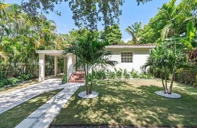 4725 NE Miami Ct photos photos