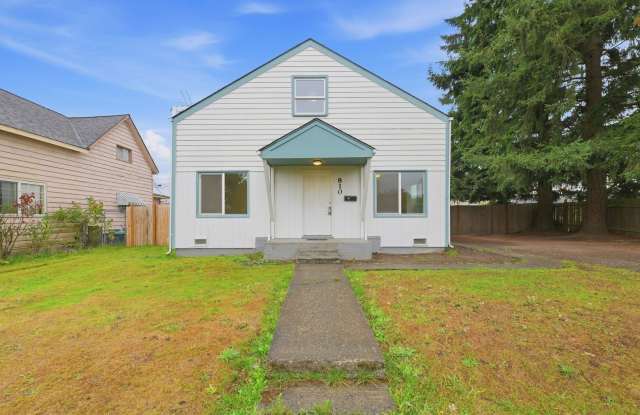 Tacoma Home with Huge Fenced Yard on Double Lot Gallery 1
