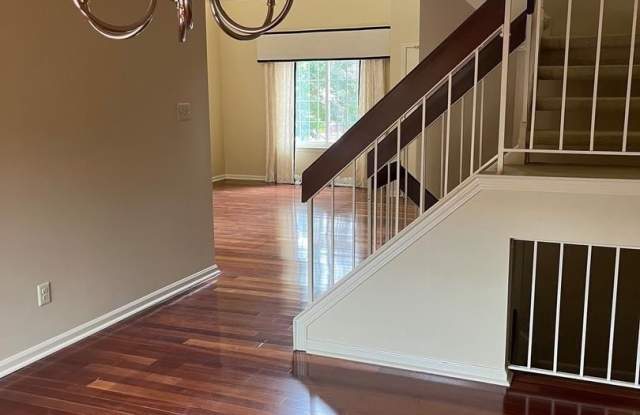 4 LANTERN Lane unit: 4 photos photos 4 LANTERN Lane unit: 4 photos photos