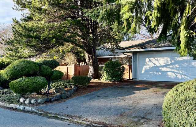 3 Bed / 2.5 Bath Bellevue rambler $3,995/month Gallery 1