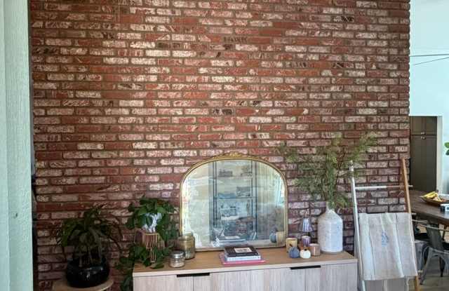 Updated Single Story Home in Woodside Green Gallery 4