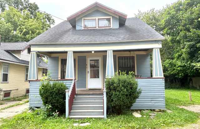 819 Hoffman - 3 Bed/2 Bath House Near WMU/K College - 819 Hoffman Court, Kalamazoo, MI 49007 819 Hoffman - 3 Bed/2 Bath House Near WMU/K College - 819 Hoffman Court, Kalamazoo, MI 49007