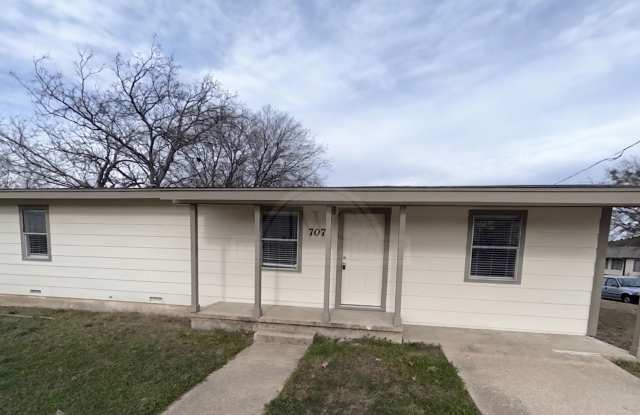 707 N Main St,. Copperas Cove Gallery 1