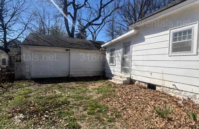 **Coming Soon** $1,050/mo - 511 W Locust - 3 Bedroom / 1 Bathroom Gallery 3