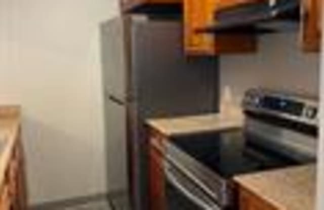 192 Gluck St - 192 Gluck Street, Youngstown, OH 44505