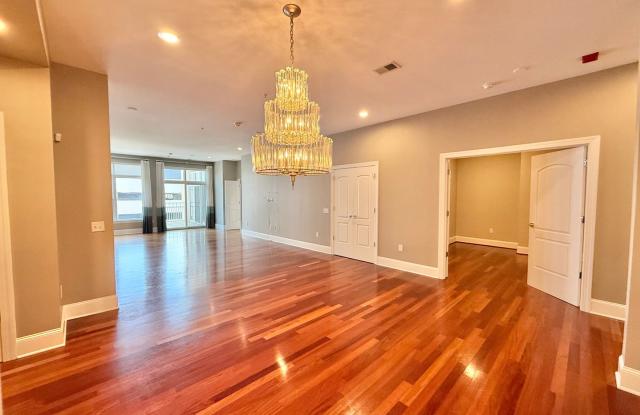 Luxurious Downtown Raleigh Condo with High Ceilings, Tons of Natural Light, and Within Walking Distance to Shopping, Dining, and Entertainment Options - 317 West Morgan Street, Raleigh, NC 27601