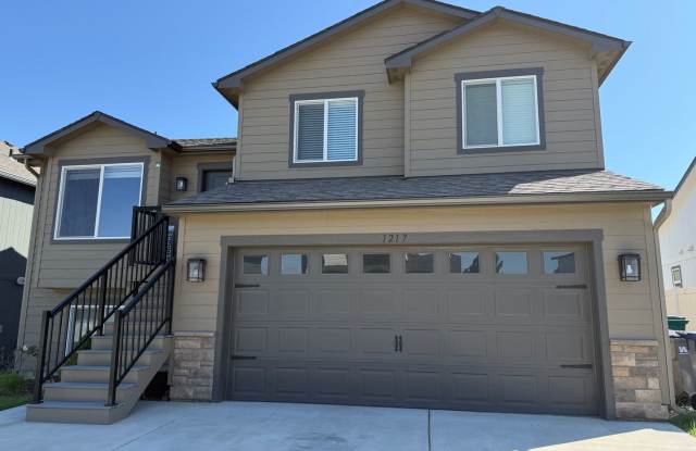 Beautiful Newer Home in Greenacres - Central Valley School District! photos photos