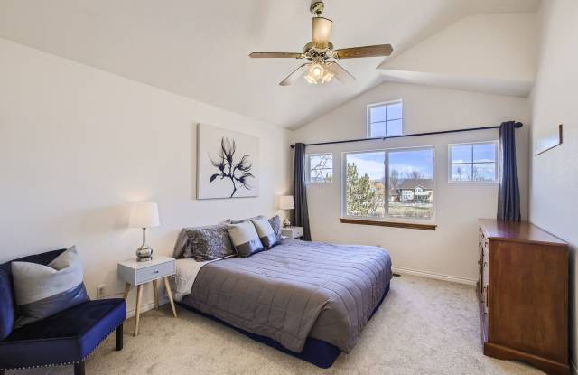 Spacious 4 BDR Longmont Home Gallery 4