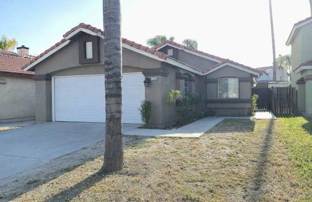 Beautiful 3 Bed 2 Bath Single Story In Perris photos photos