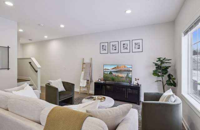 3 Bedroom Town Home ~ End Unit Gallery 3