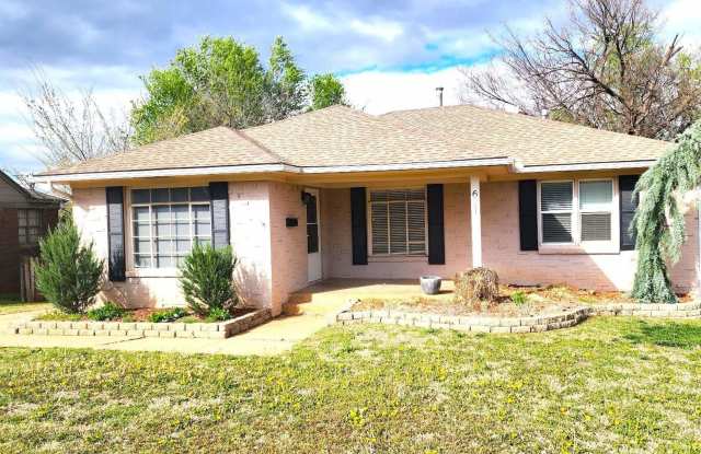 3 Bed 2 Bath 1 Car Garage in the Wileman Addn NW OKC Gallery 4