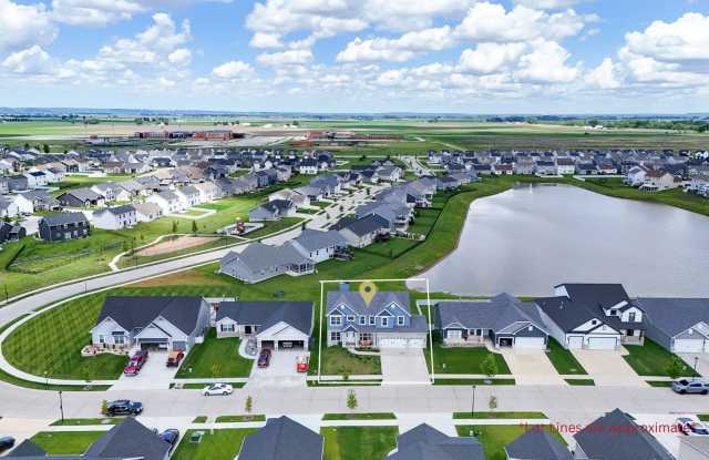 Luxury Lakeview Home with Private Lower-Level Suite For Rent Gallery 3