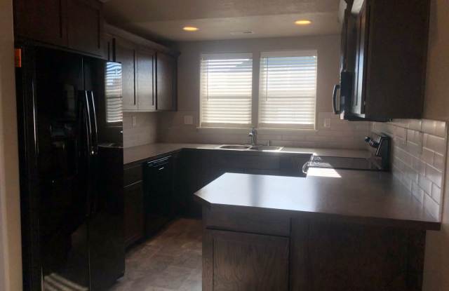 Home in Crossroad Neighborhood! Gallery 4