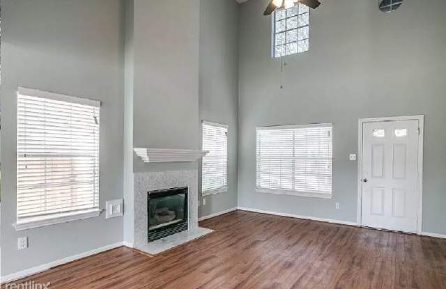 1826 Creek Dr. Gallery 2