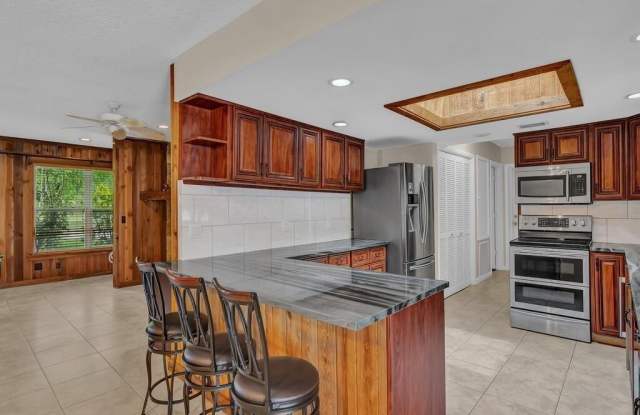 725 4th Avenue SW Gallery 2