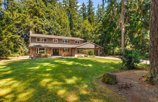 Woodinville Home with Spacious Layout & Updated Interior photos photos