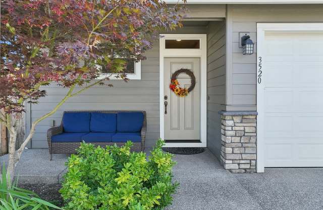 3520 Northeast Spruce Drive Gallery 1