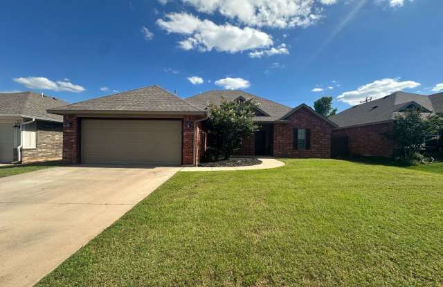 4 Bedroom 2 Bath 2 Car Garage Yukon *Mustang Schools* Gallery 3