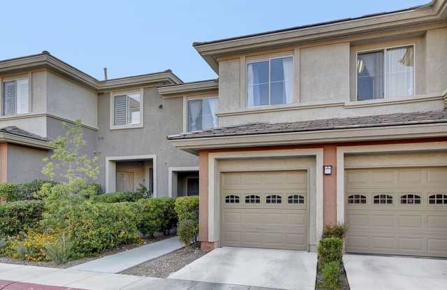 UPGRADED & BEAUTIFUL GATED 3 BEDROOM CONDO! Gallery 4