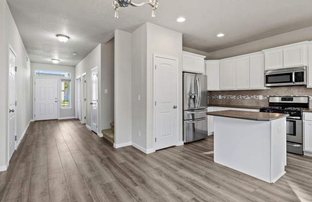 Beautiful 4-Bedroom Home in HOA Community | 6-Month Lease Available Gallery 2
