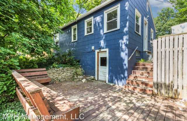819 Grand River Gallery 2