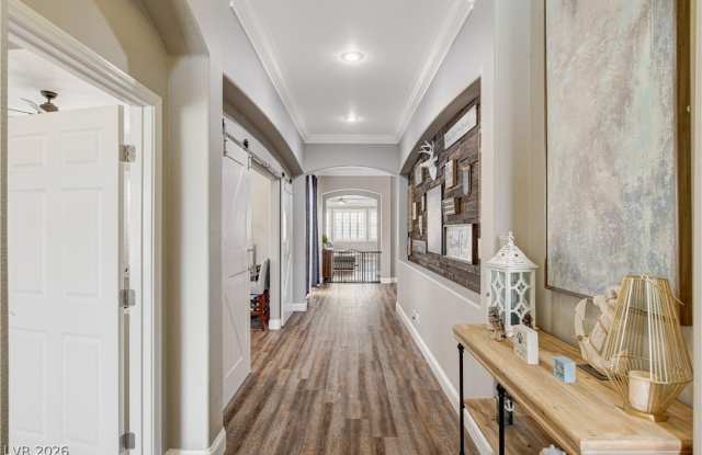 8086 Merlewood Avenue Gallery 4