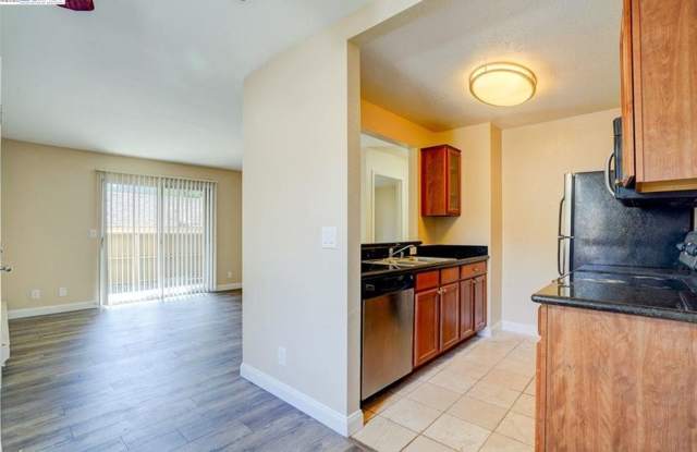 $1990 / 1 BR LOVELY REMODELED CONDO IN CENTRAL FREMONT - 3380 Red Cedar Terrace, Fremont, CA 94536