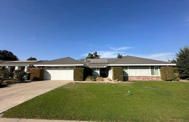 Great corner home for rent right by Crestwood Elementary with pool! - 3116 West La Vida Avenue, Visalia, CA 93277