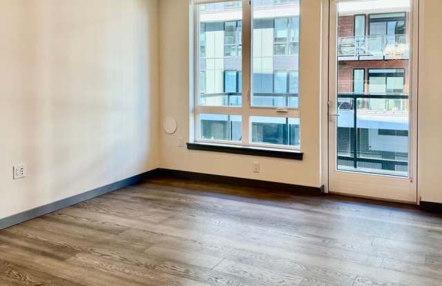 1 Bed + Den / 2 Bath Totem Lake Condo in Kirkland $2,595/month Gallery 3