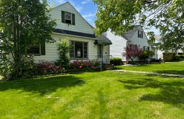 Single Family Home 5 beds 2 bath - Coming Soon! photos photos