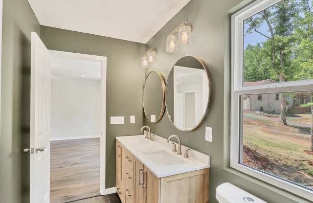 1119 Chris Wood Drive Gallery 3