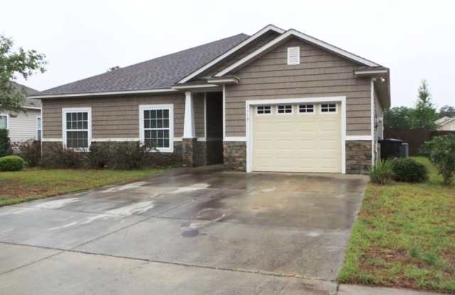 4 BR/ 2 BA with 1 car garage home located in Villas at Pine Forest - 1115 Baton Rouge Court, Tallahassee, FL 32305