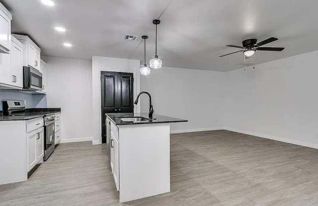 2203 SW 102nd Pl Gallery 2