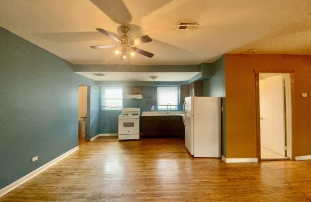 4351 N Western Avenue Gallery 4