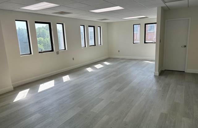 4434 MACARTHUR Boulevard NW Gallery 4