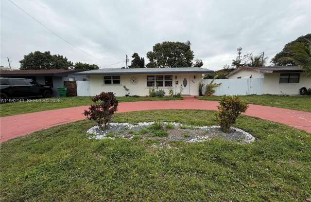 7950 NW 10th St photos photos